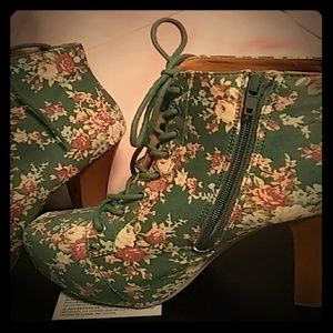 High heeled boot shoes